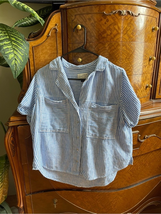 Universal Thread Tops - Universal Thread Blue and White Striped Shirt